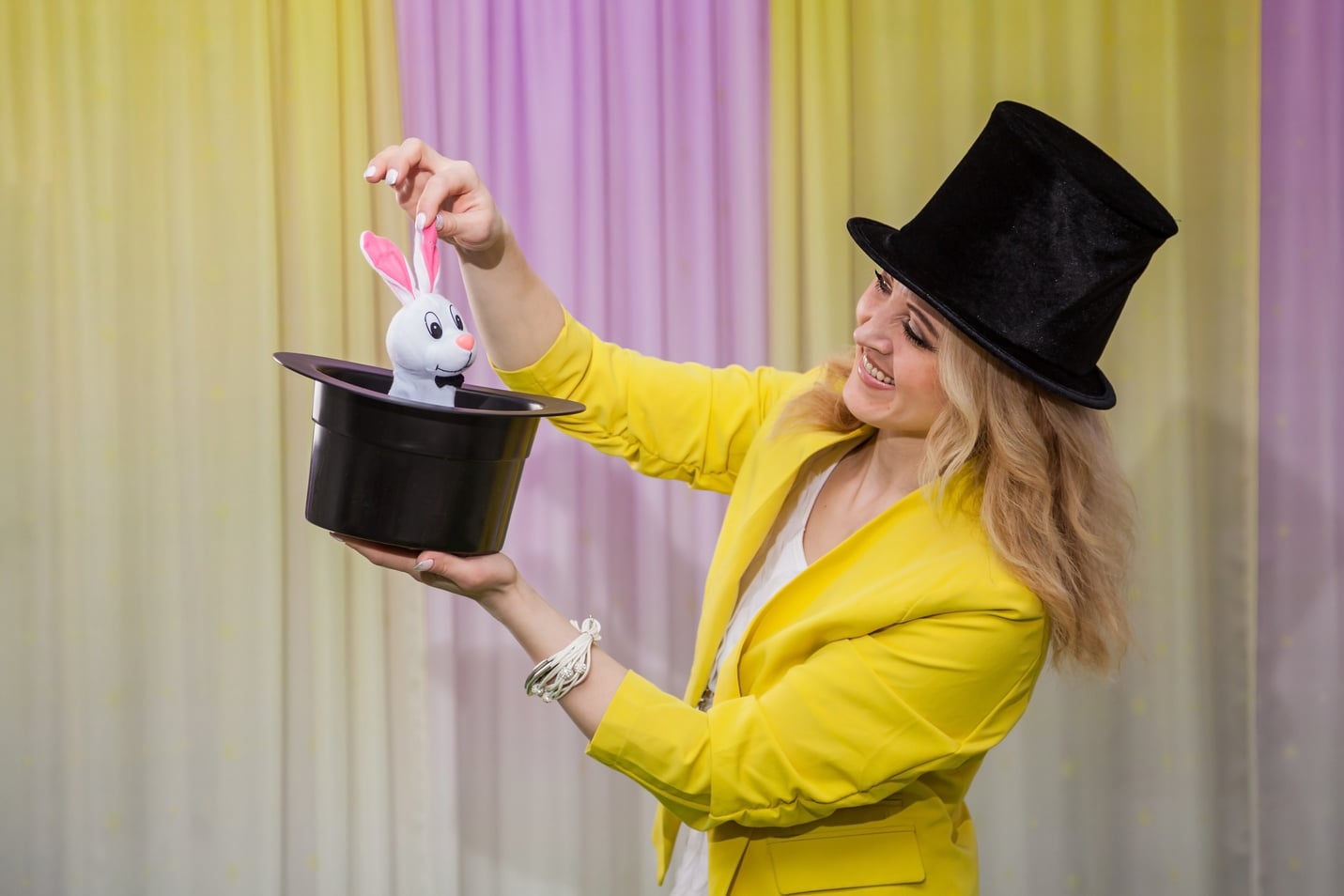 Woman magician shows tricks